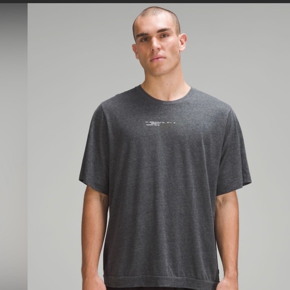 Lululemon Lab Men’s graphic t Shirt size Small NWT grey Cosmos - Picture 7 of 10